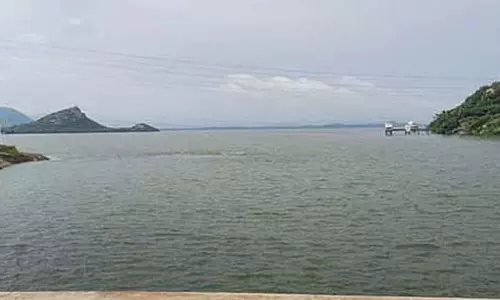 Tamil Nadu : मेट्टूर बांध का जलस्तर कम Tamil Nadu : मेट्टूर बांध का जलस्तर कम