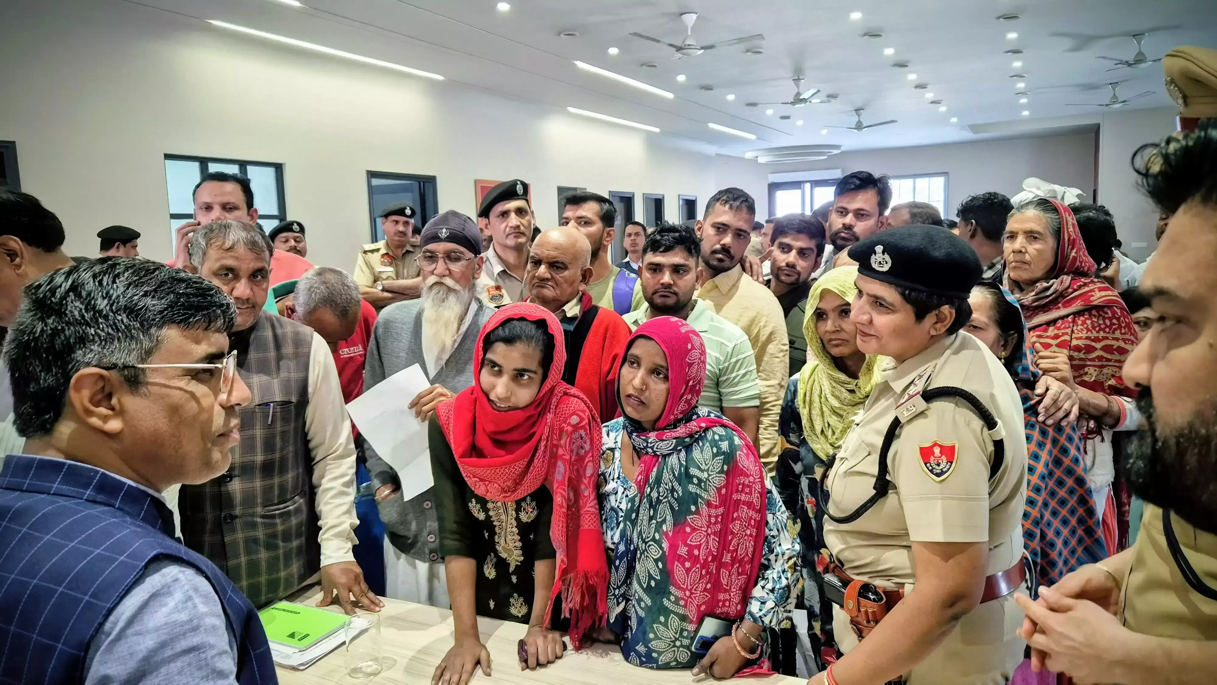 Panipat: पानीपत में जनता दरबार, शिक्षा मंत्री ने की समस्याओं की निवारण Panipat: पानीपत में जनता दरबार, शिक्षा मंत्री ने की समस्याओं की निवारण