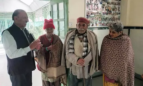Shimla: बसंतपुर स्थित वृद्धाश्रम में निरीक्षण के लिए पहुंचे आयोग अध्यक्ष Shimla: बसंतपुर स्थित वृद्धाश्रम में निरीक्षण के लिए पहुंचे आयोग अध्यक्ष