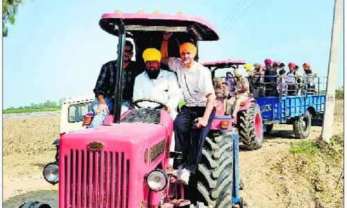 Jalandhar प्रगतिशील किसान बाढ़ प्रभावित निवासियों के लिए मसीहा बन गया
