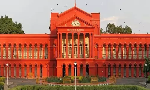 फोन टैपिंग मामला: HC ने कैट के आदेश पर रोक लगाने से इनकार किया फोन टैपिंग मामला: HC ने कैट के आदेश पर रोक लगाने से इनकार किया