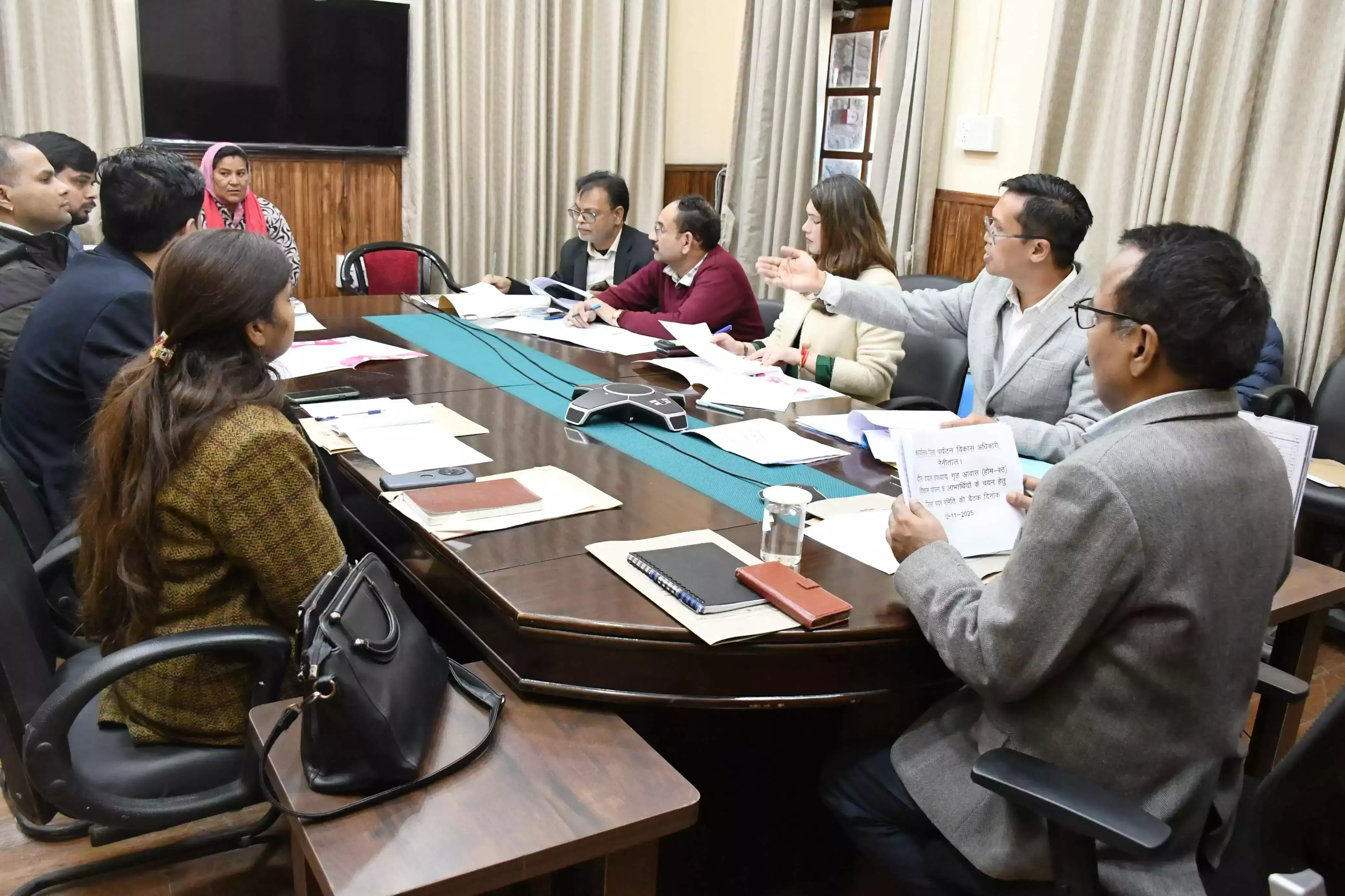 Nainital: पारंपरिक होमस्टे और वर्षा जल संग्रहण पर डीएम ने किया जोर