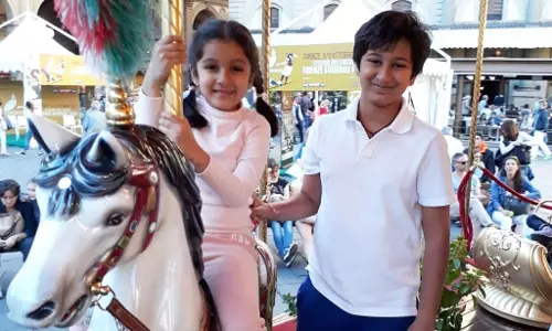 Namrata Shirodkar ने अपने दो पसंदीदा नन्हे इंसानों को बाल दिवस की शुभकामनाएं दीं Namrata Shirodkar ने अपने दो पसंदीदा नन्हे इंसानों को बाल दिवस की शुभकामनाएं दीं