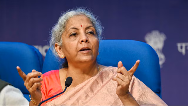 वित्त मंत्री निर्मला सीतारमण ने नागालैंड पहुंचकर केंद्रीय योजनाओं की समीक्षा की वित्त मंत्री निर्मला सीतारमण ने नागालैंड पहुंचकर केंद्रीय योजनाओं की समीक्षा की