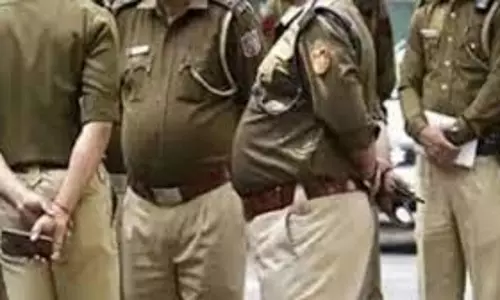 Ghaziabad: UP Police के 200+ कर्मी रडार पर, सुरक्षा बढ़ाई गई Ghaziabad: UP Police के 200+ कर्मी रडार पर, सुरक्षा बढ़ाई गई