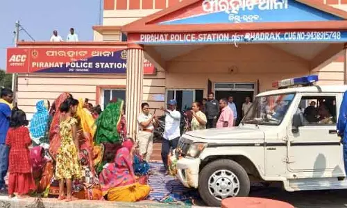 Tihidi हिंदू महासभा और ग्रामीणों के बीच झड़प, पुलिस के साथ गतिरोध Tihidi हिंदू महासभा और ग्रामीणों के बीच झड़प, पुलिस के साथ गतिरोध