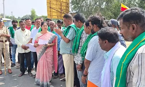 Karnataka : जिले में कृष्णा नदी का पानी छोड़ने की मांग Karnataka : जिले में कृष्णा नदी का पानी छोड़ने की मांग