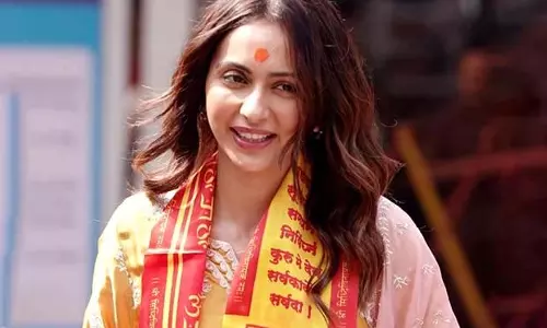 De De Pyaar De 2 की रिलीज से पहले रकुल प्रीत सिंह सिद्धिविनायक मंदिर गईं De De Pyaar De 2 की रिलीज से पहले रकुल प्रीत सिंह सिद्धिविनायक मंदिर गईं