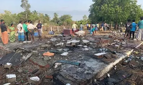 Tamil Nadu : थिरुपोरूर के पास प्रशिक्षण विमान दुर्घटनाग्रस्त Tamil Nadu : थिरुपोरूर के पास प्रशिक्षण विमान दुर्घटनाग्रस्त