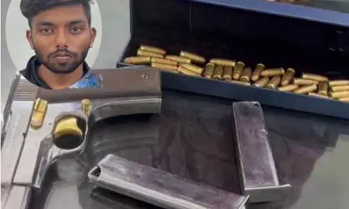 अपराधी को दिल दे बैठी लड़की, होटल से गिरफ्तारी के दौरान पिस्टल भी जब्त