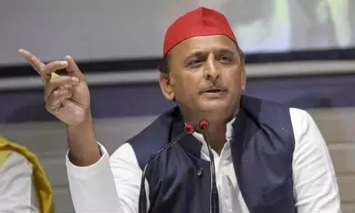 अखिलेश यादव ने BJP पर निशाना साधते हुए इसे धोखाधड़ी बताया अखिलेश यादव ने BJP पर निशाना साधते हुए इसे धोखाधड़ी बताया