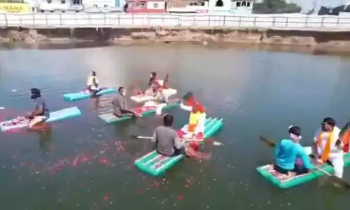 Telangana: बस स्टैंड को नौका विहार स्थल बनाने पर भाजपा का विरोध