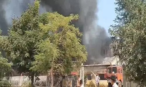 Jalgaon में केमिकल फैक्ट्री में लगी आग