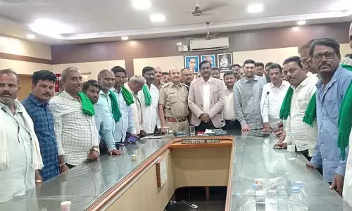 Haveri ; किसानों ने धरना समाप्त किया Haveri ; किसानों ने धरना समाप्त किया