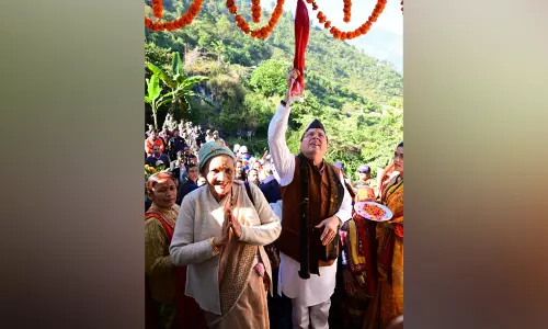 पैतृक गांव का दौरा कर मैं गहरी भावनाओं से भर गया: Uttarakhand के मुख्यमंत्री पैतृक गांव का दौरा कर मैं गहरी भावनाओं से भर गया: Uttarakhand के मुख्यमंत्री
