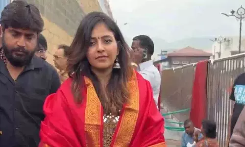 अभिनेत्री Anjali ने तिरुमाला मंदिर में दर्शन किए