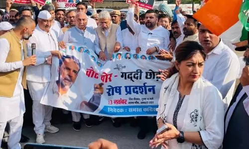 हुड्डा, राव ने कथित मतदान धोखाधड़ी के खिलाफ अंबाला में कांग्रेस के विरोध प्रदर्शन का नेतृत्व किया हुड्डा, राव ने कथित मतदान धोखाधड़ी के खिलाफ अंबाला में कांग्रेस के विरोध प्रदर्शन का नेतृत्व किया