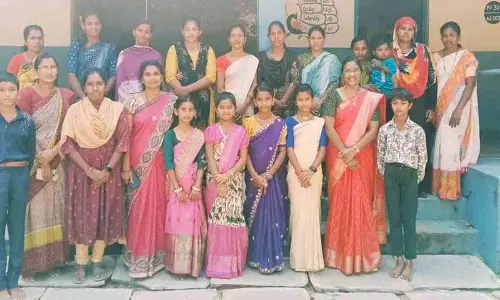 जब छात्र शिक्षक बन जाते हैं, तो बाल दिवस का जश्न भव्य तरीके से मनाया जाता है