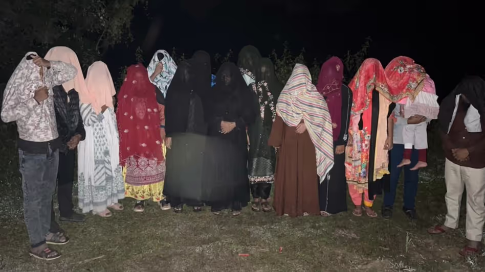 Assam : 10 रोहिंग्याओं सहित 16 घुसपैठियों को असम से वापस खदेड़ा गया Assam : 10 रोहिंग्याओं सहित 16 घुसपैठियों को असम से वापस खदेड़ा गया