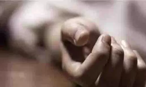 Shravasti: पत्नी और तीन बच्चों की हत्या के बाद व्यक्ति ने आत्महत्या कर ली Shravasti: पत्नी और तीन बच्चों की हत्या के बाद व्यक्ति ने आत्महत्या कर ली