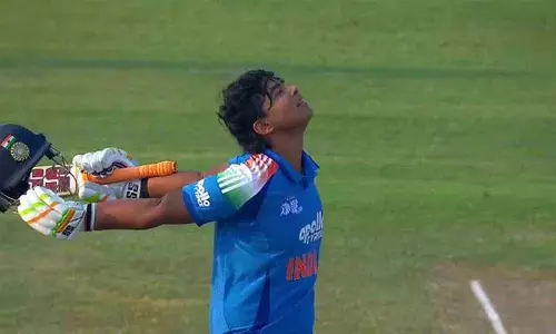 Asia Cup में वैभव का कत्लेआम.. सिर्फ 32 गेंदों में शतक..!