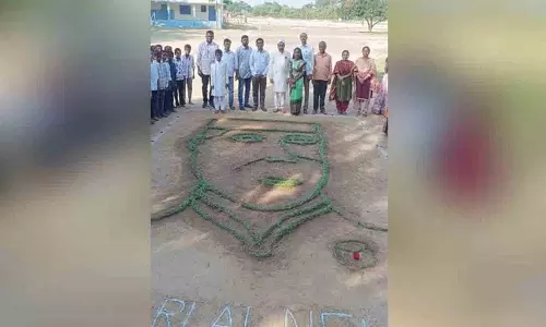 MEO सत्यनारायण रेड्डी ने छात्रों को बेहतर भविष्य के लिए लक्ष्य निर्धारित करने के लिए प्रोत्साहित किया MEO सत्यनारायण रेड्डी ने छात्रों को बेहतर भविष्य के लिए लक्ष्य निर्धारित करने के लिए प्रोत्साहित किया