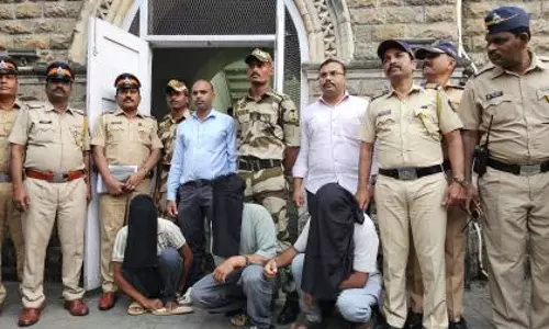 Dongri पुलिस ने अंतरराष्ट्रीय कोकीन रैकेट का भंडाफोड़ किया Dongri पुलिस ने अंतरराष्ट्रीय कोकीन रैकेट का भंडाफोड़ किया