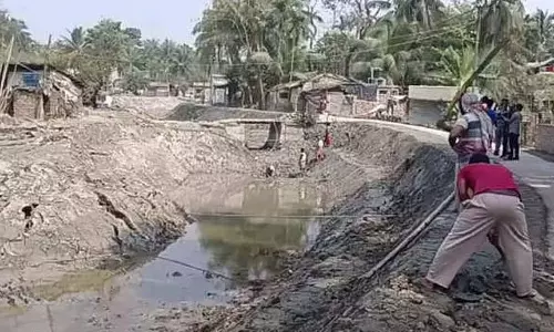 नहर भरने के प्रयास पर किसानों का गुस्सा फूटा नहर भरने के प्रयास पर किसानों का गुस्सा फूटा