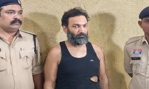 Raipur Breaking: सूदखोर वीरेंद्र तोमर 14 दिन की रिमांड पर जेल भेजा गया Raipur Breaking: सूदखोर वीरेंद्र तोमर 14 दिन की रिमांड पर जेल भेजा गया