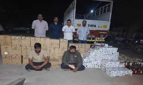 LCB ने भावनगर के अयोध्यापुरम के पास ट्रक से शराब जब्त की, 2 लोग गिरफ्तार