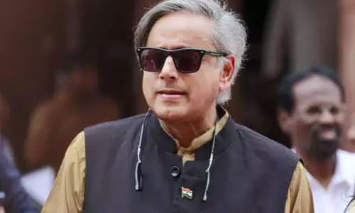 इंडिया गठबंधन के पिछड़ने पर शशि थरूर ने कांग्रेस पर किया कटाक्ष