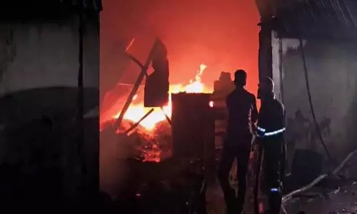 तीन फैक्ट्रियों में लगी आग, दमकल कर्मियों ने किया रेस्क्यू ऑपरेशन, देखे Video