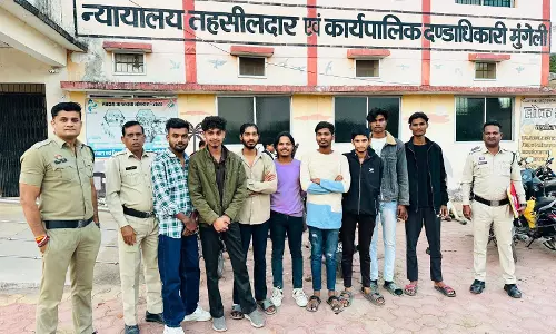 बर्थडे पर सड़क पर केक काटने के 7 युवक गिरफ्तार