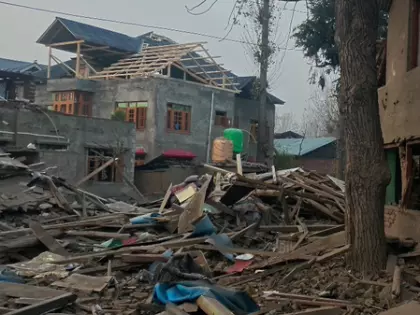 Delhi विस्फोट: पुलवामा में मुख्य आरोपी डॉ. उमर का घर ध्वस्त Delhi विस्फोट: पुलवामा में मुख्य आरोपी डॉ. उमर का घर ध्वस्त