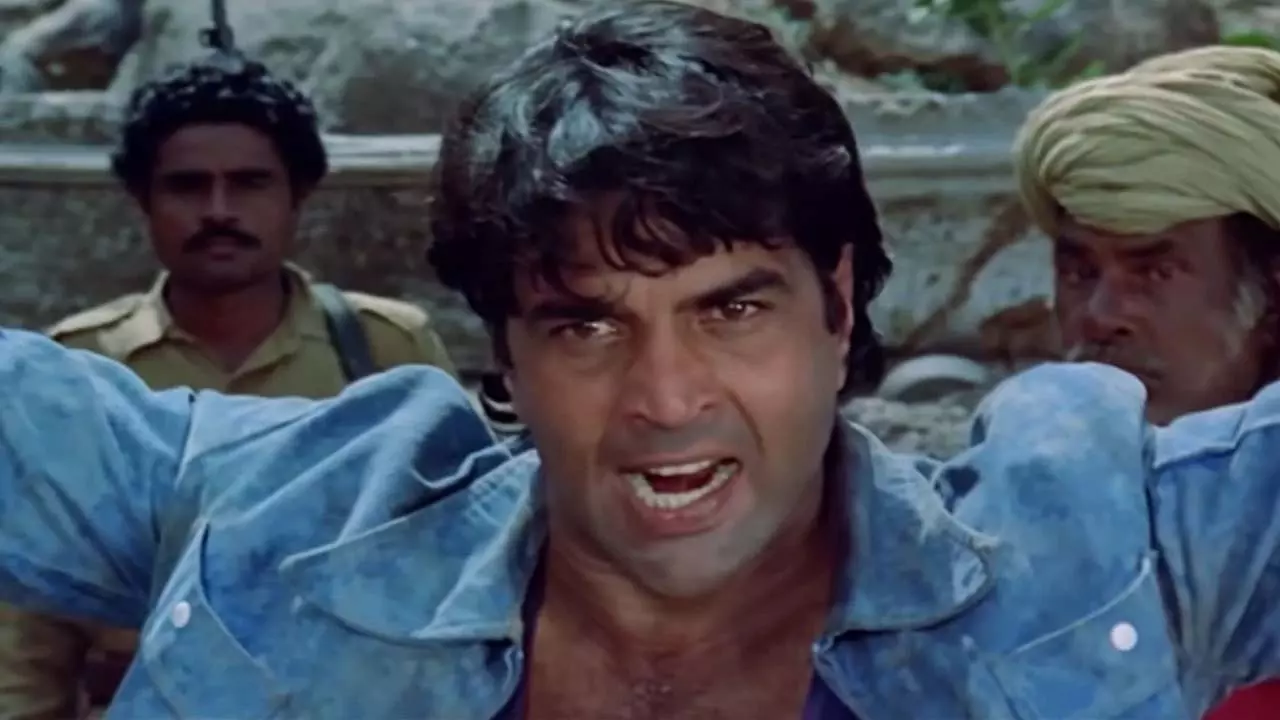 कैसे धर्मेंद्र ने बनाया Sholay का आइकॉनिक बसंती, इन कुत्तो के सामने मत नचना मोमेंट कैसे धर्मेंद्र ने बनाया Sholay का आइकॉनिक बसंती, इन कुत्तो के सामने मत नचना मोमेंट