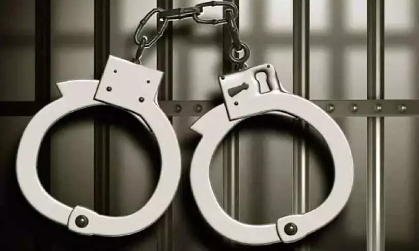 Kerala : अलनल्लूर निवासी से 29 लाख की धोखाधड़ी के आरोप में व्यक्ति गिरफ्तार Kerala : अलनल्लूर निवासी से 29 लाख की धोखाधड़ी के आरोप में व्यक्ति गिरफ्तार
