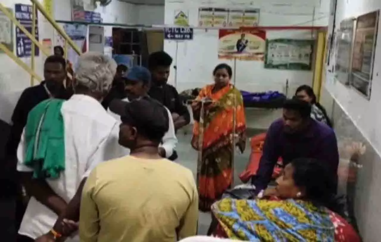 Ganjam गांव में संदिग्ध खाद्य विषाक्तता से 11 लोग बीमार Ganjam गांव में संदिग्ध खाद्य विषाक्तता से 11 लोग बीमार