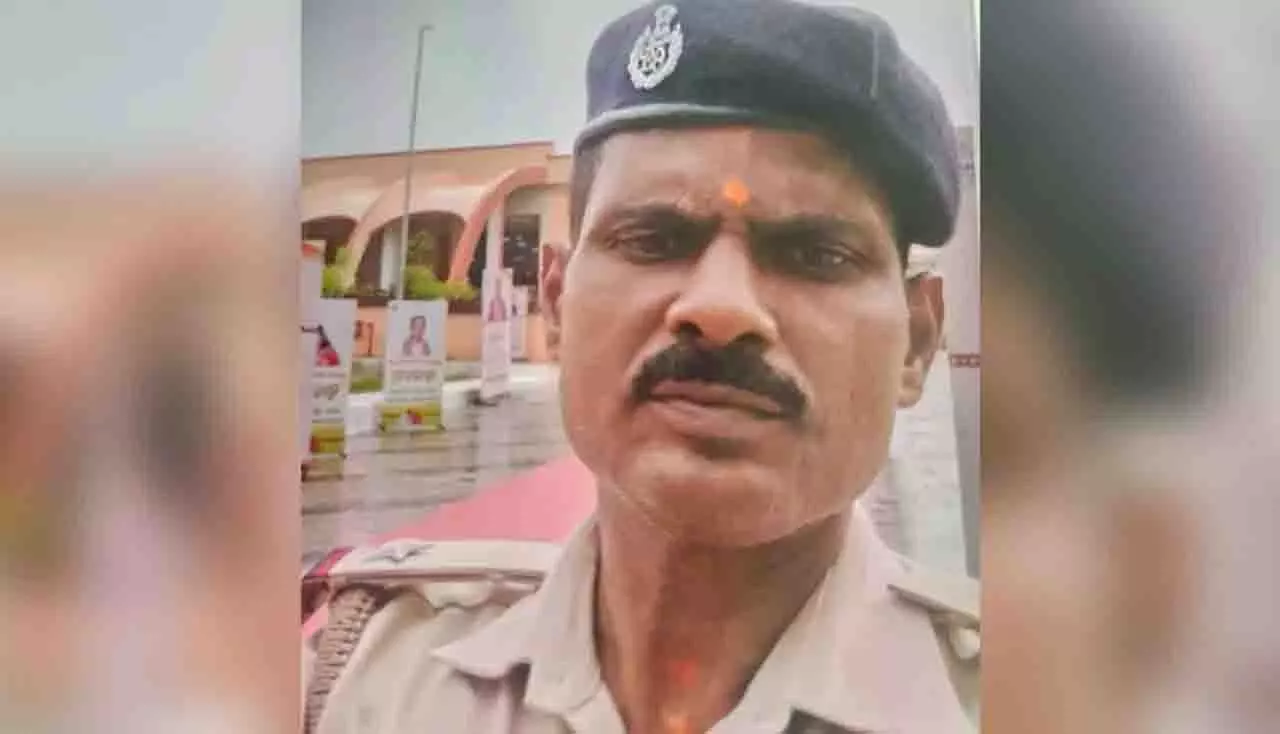 भुवनेश्वर में ASI रिश्वत लेते गिरफ्तार, विजिलेंस ने की कार्रवाई भुवनेश्वर में ASI रिश्वत लेते गिरफ्तार, विजिलेंस ने की कार्रवाई
