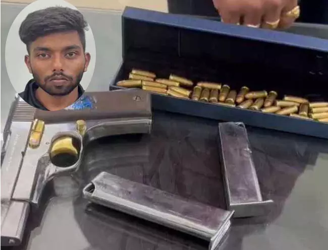 अपराधी को दिल दे बैठी लड़की, होटल से गिरफ्तारी के दौरान पिस्टल भी जब्त अपराधी को दिल दे बैठी लड़की, होटल से गिरफ्तारी के दौरान पिस्टल भी जब्त