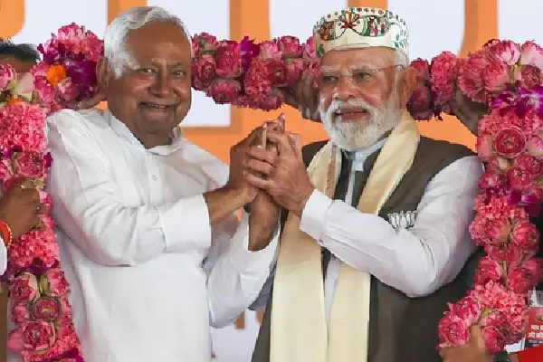 बिहार चुनाव: एनडीए 200 के पार, भाजपा बना इतिहास के करीब बिहार चुनाव: एनडीए 200 के पार, भाजपा बना इतिहास के करीब