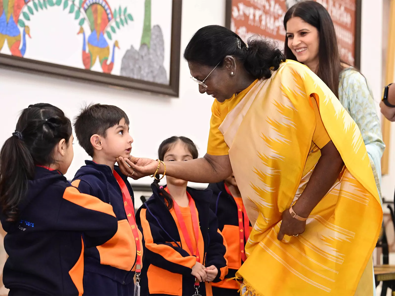 राष्ट्रपति Murmu ने राष्ट्रपति भवन में बाल दिवस पर छात्रों से की बातचीत राष्ट्रपति Murmu ने राष्ट्रपति भवन में बाल दिवस पर छात्रों से की बातचीत
