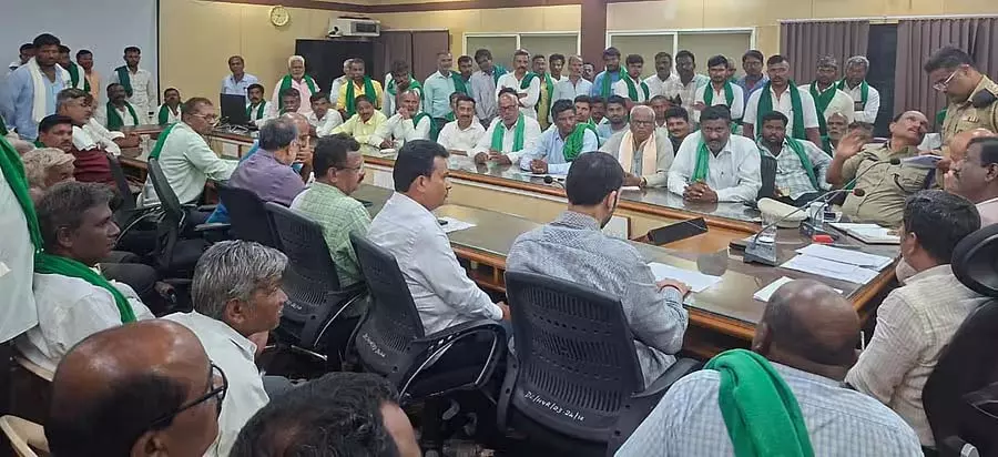 Haveri लैब द्वारा किसानों के साथ धोखाधड़ी: न्यायिक जांच की मांग Haveri लैब द्वारा किसानों के साथ धोखाधड़ी: न्यायिक जांच की मांग
