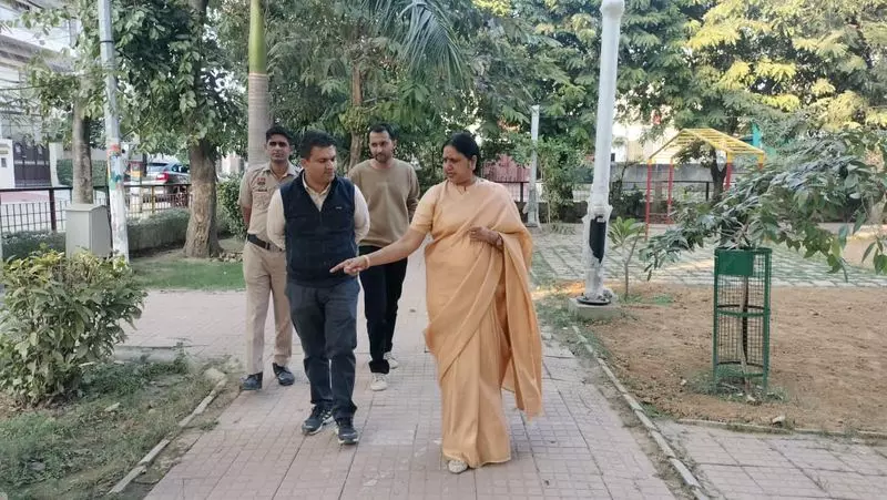 Haryana : मेयर ने जगाधरी सेक्टर के तीन पार्कों का दौरा किया Haryana : मेयर ने जगाधरी सेक्टर के तीन पार्कों का दौरा किया