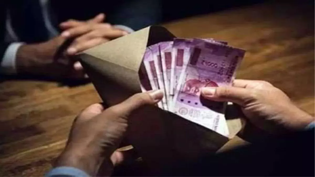 Gurugram: NOC के लिए रिश्वत मांगने वाला तहसीलदार गिरफ्तार Gurugram: NOC के लिए रिश्वत मांगने वाला तहसीलदार गिरफ्तार