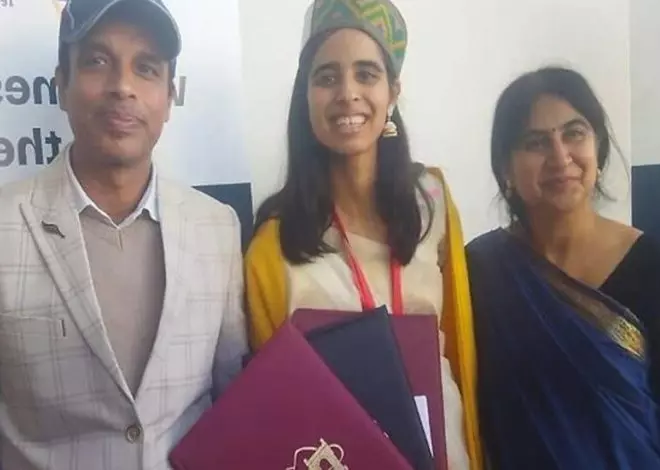 Sonipat: हरियाणा की छात्रा रिया को गूगल में शानदार नौकरी Sonipat: हरियाणा की छात्रा रिया को गूगल में शानदार नौकरी