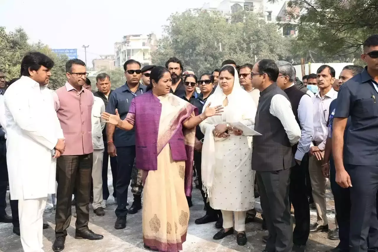 New Delhi: मुख्यमंत्री रेखा गुप्ता ने सफाई अभियान की प्रगति का लिया जायजा New Delhi: मुख्यमंत्री रेखा गुप्ता ने सफाई अभियान की प्रगति का लिया जायजा