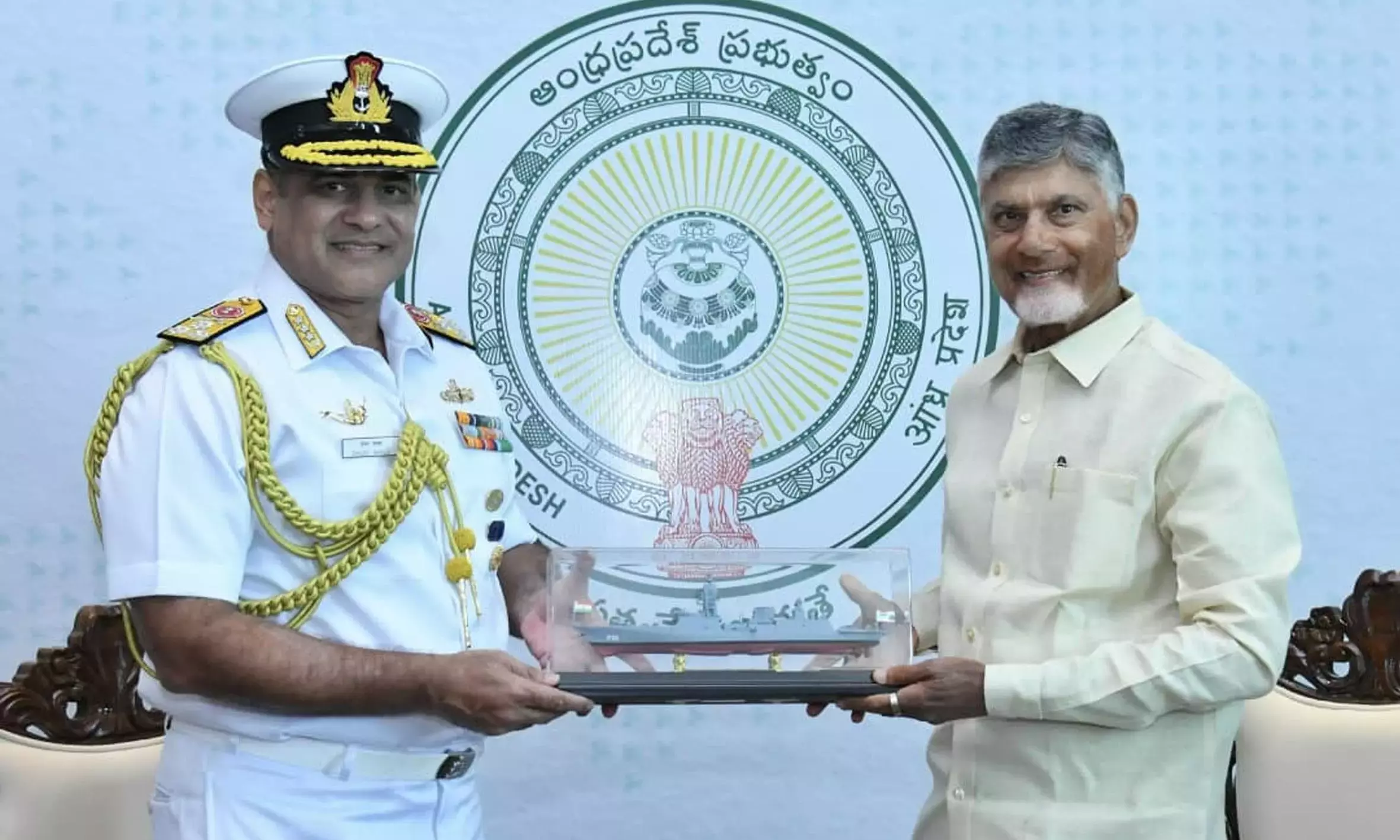 मुख्यमंत्री नायडू ने Visakhapatnam को भविष्य का शहर बनाने में नौसेना की भूमिका की मांग की मुख्यमंत्री नायडू ने Visakhapatnam को भविष्य का शहर बनाने में नौसेना की भूमिका की मांग की