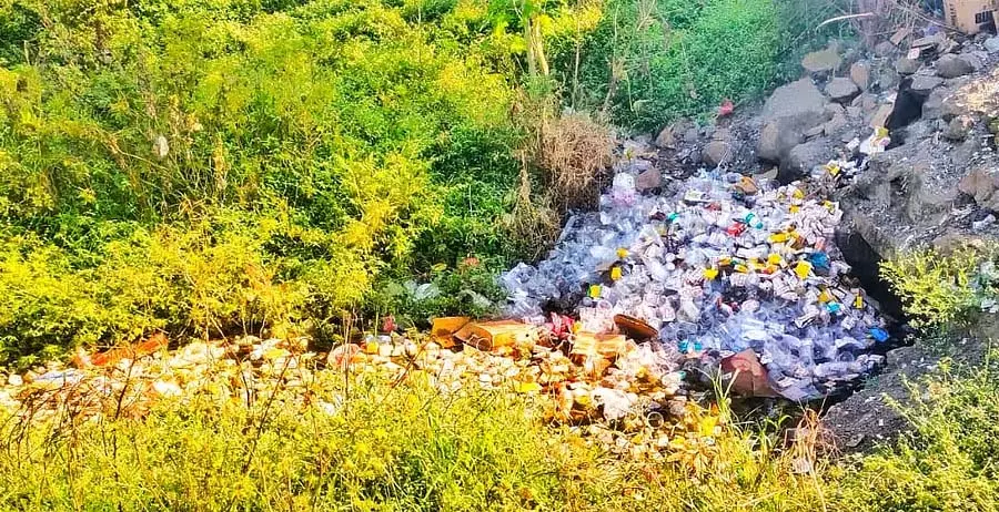 Hulasura : अवैध शराब की बिक्री पर कड़ी कार्रवाई की ज़रूरत है Hulasura : अवैध शराब की बिक्री पर कड़ी कार्रवाई की ज़रूरत है
