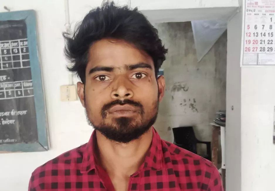 छेड़खानी के फरार आरोपी को गिरफ्तार कर रिमांड पर भेजा, कोर्ट ने भेजा जेल छेड़खानी के फरार आरोपी को गिरफ्तार कर रिमांड पर भेजा, कोर्ट ने भेजा जेल