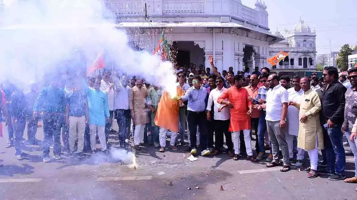 Nashik भाजपा ने बिहार विधानसभा चुनाव में जीत का भव्य जश्न मनाया Nashik भाजपा ने बिहार विधानसभा चुनाव में जीत का भव्य जश्न मनाया